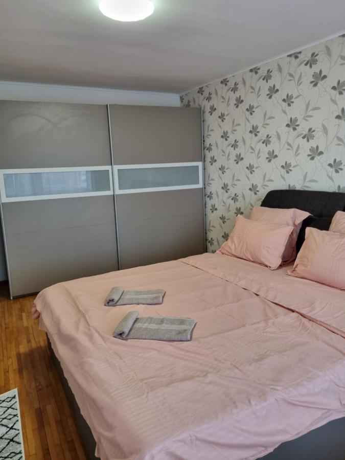Marya'S Lägenhet Râmnicu Vâlcea Exteriör bild