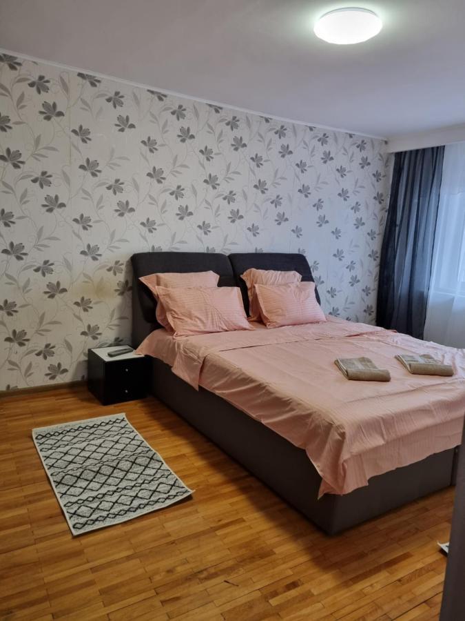 Marya'S Lägenhet Râmnicu Vâlcea Exteriör bild