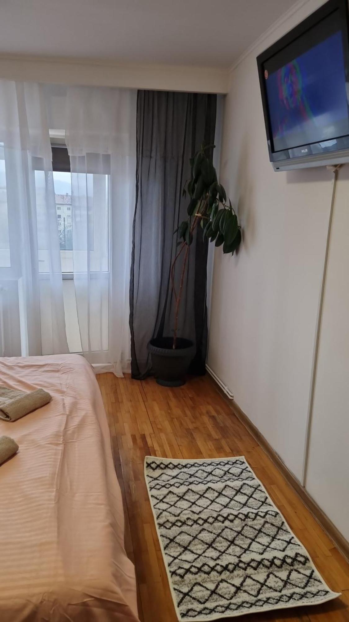 Marya'S Lägenhet Râmnicu Vâlcea Rum bild